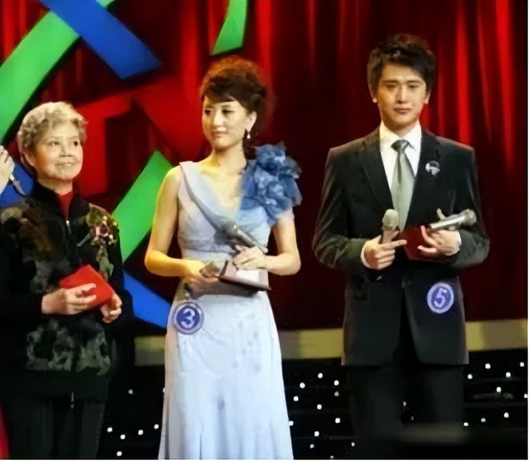 回顾杨帆娶平凡妻子李松奇生下两个女儿日子过得有滋有味