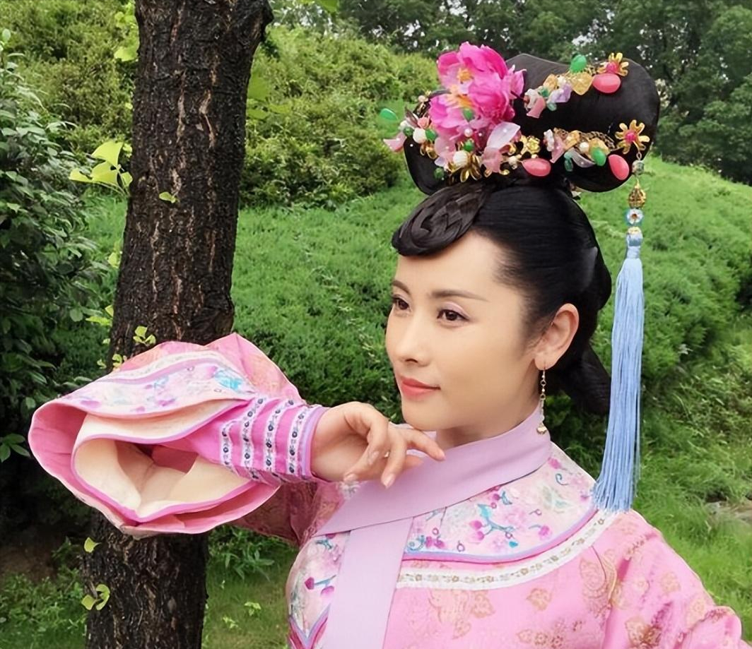 回顾杨明娜22岁走红41岁结婚生子44岁和前夫田亮对簿公堂