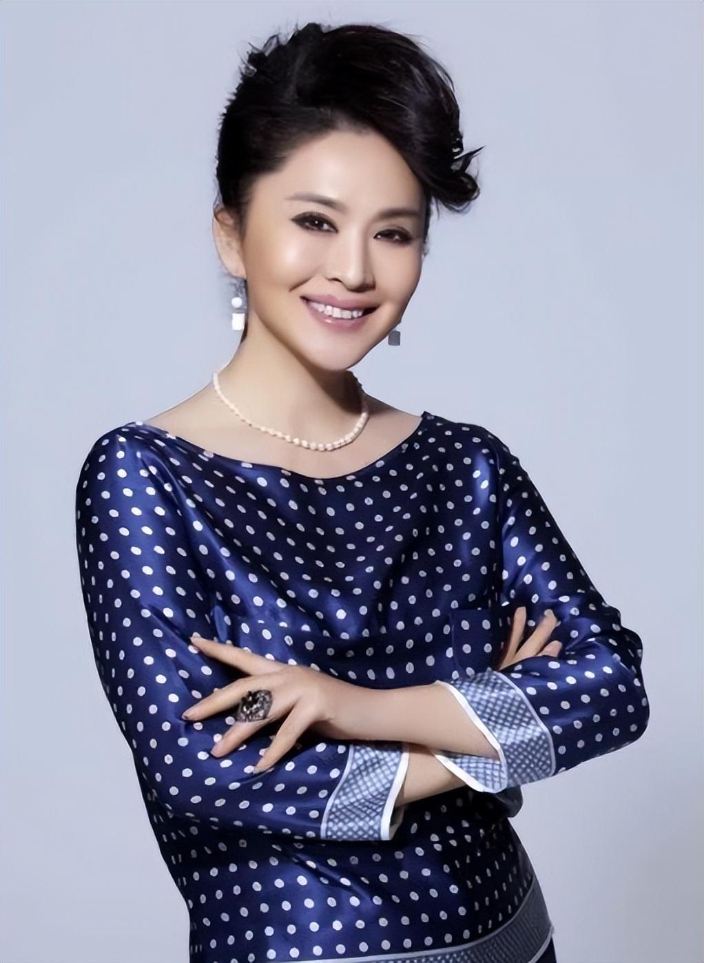 回顾著名导演尤小刚三婚娶80后美娇娘他的人生真的完美了