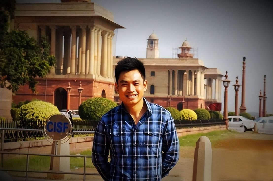 回顾央视主播何岩柯含泪拯救母亲将爱扩散今40岁未婚也幸福