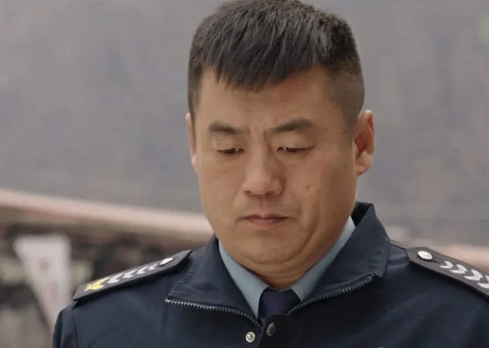 回顾宋晓峰30岁娶初恋结婚15年生一女赵家班中清醒的一个