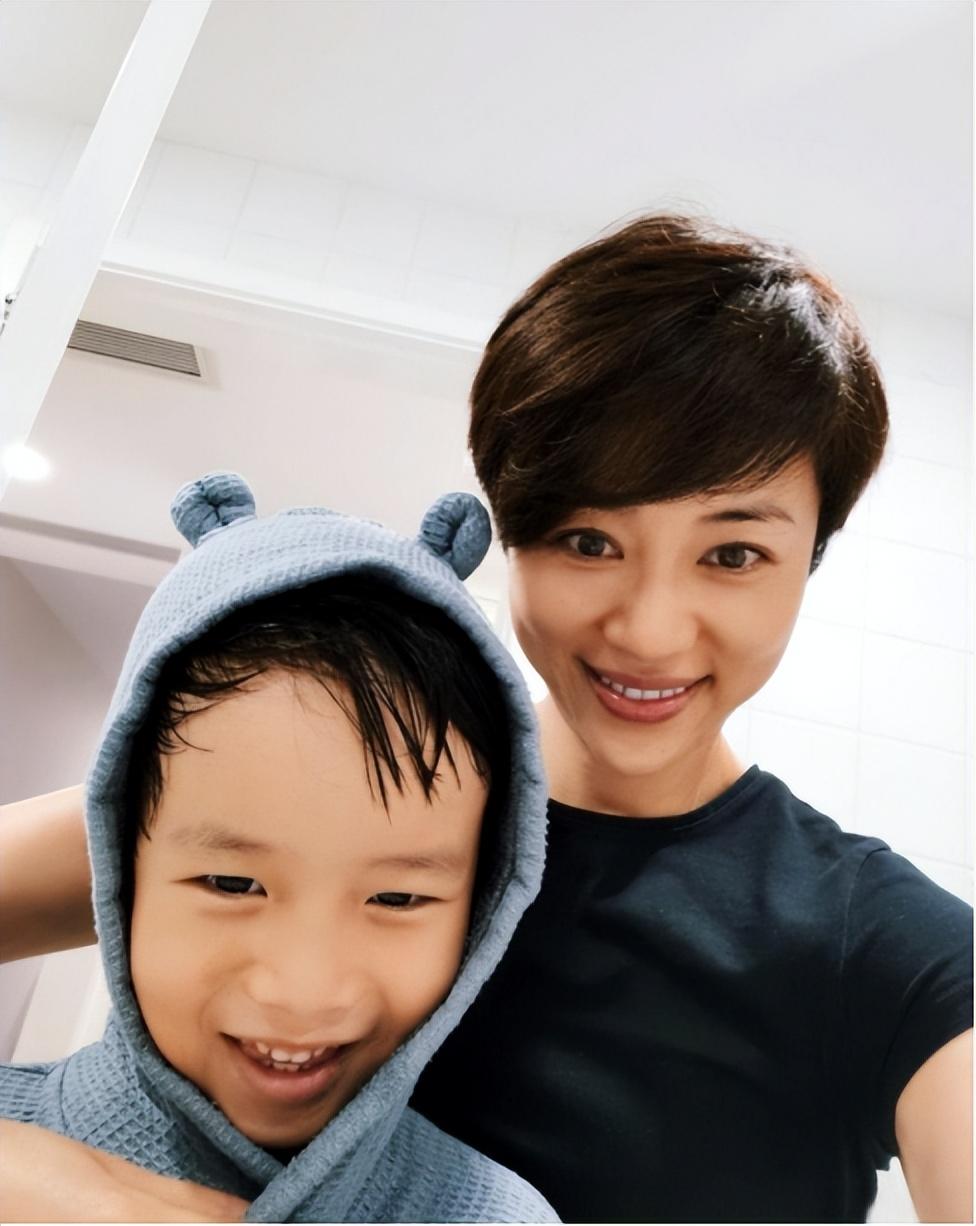 回顾扈耀之和张龄心坚持丁克18年愁坏母亲47岁意外得子乐坏全家