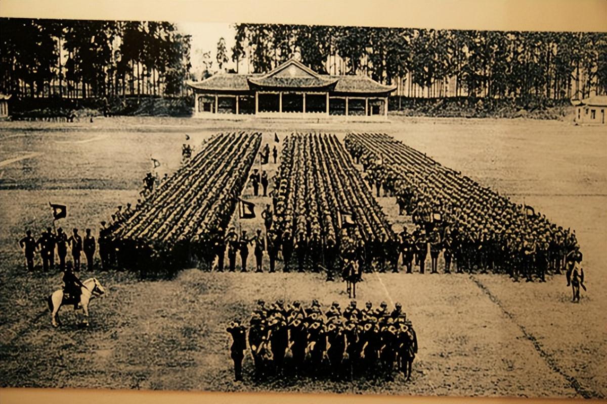 徐向前原名徐象谦,在祖父徐鹤林那一代,便是当地的经商大户,小有名气.