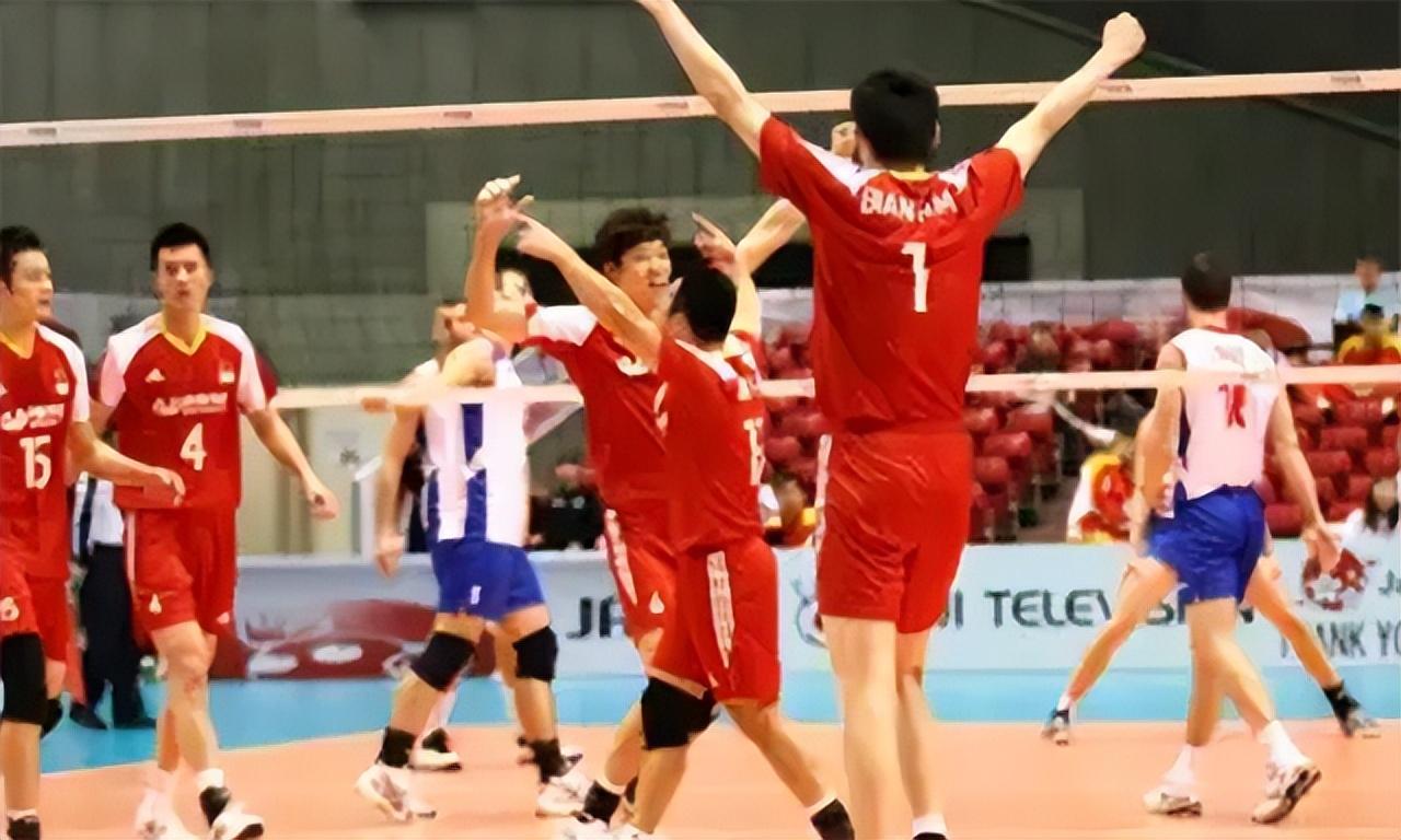 2017年中国男排名将早逝留下娇妻和两幼女惠若琪送去15万捐款