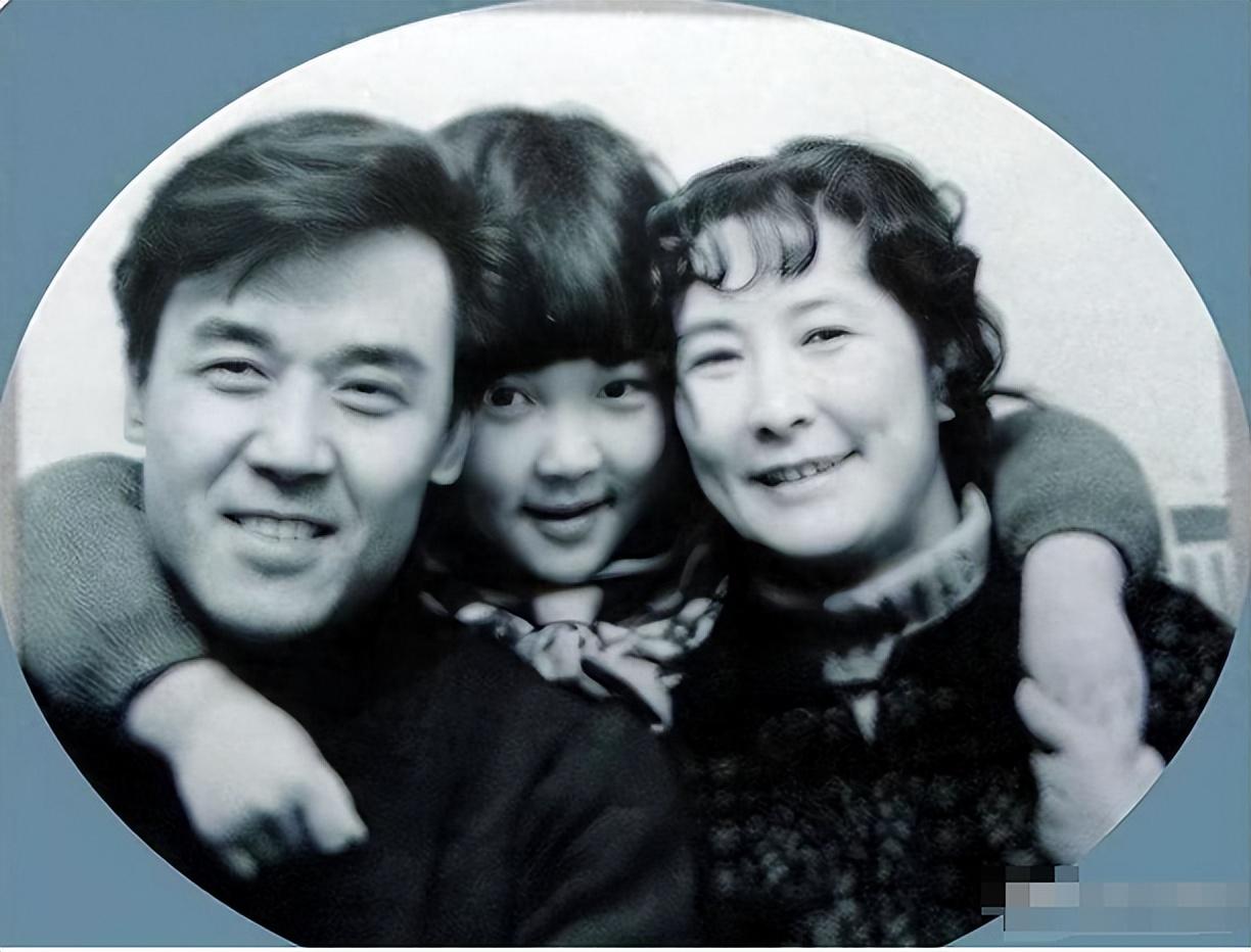 回顾著名演员达式常终生只爱一个人他一生不买车不开车是为何