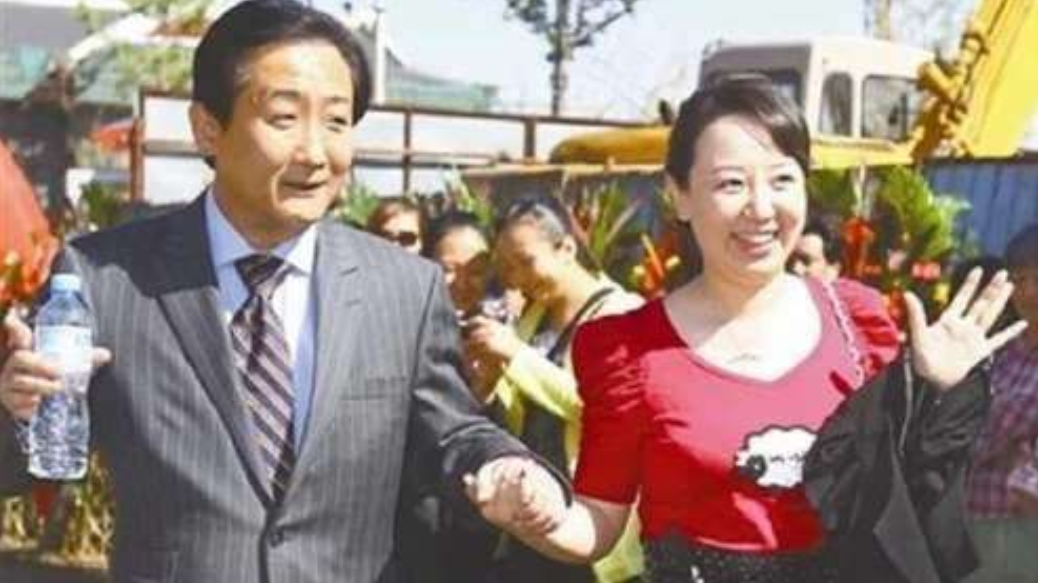 回顾孙凤英为爱息影帮丈夫亲哥还清百万债务对继女视如己出