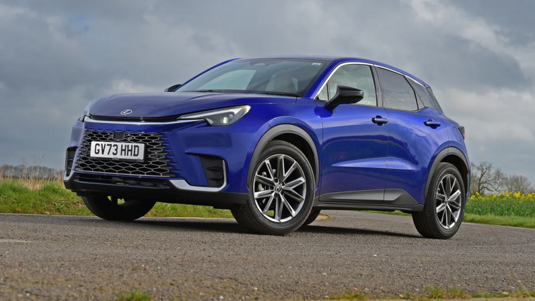 雷克萨斯全新小型suv lbx来啦,设计时尚豪华不说还配备1.