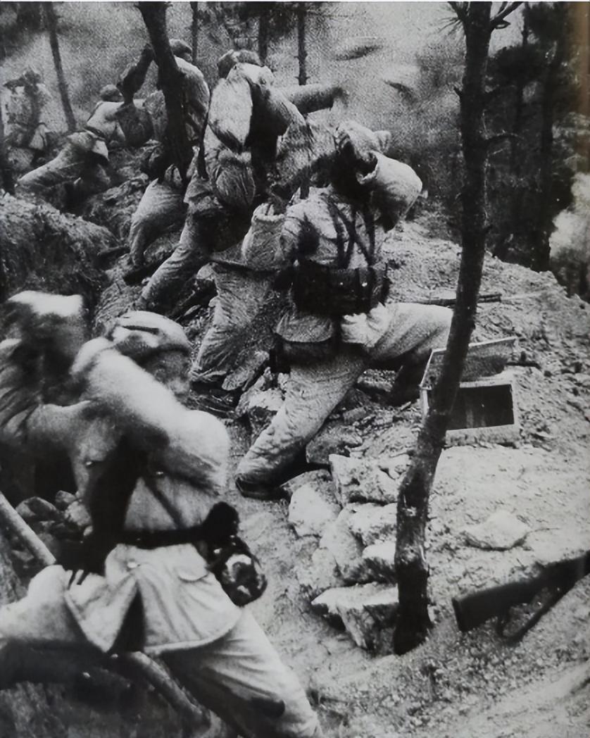 范团长楞了一下,然后发疯似的冲向阵地,大喊:"打胜了!可以撤了!