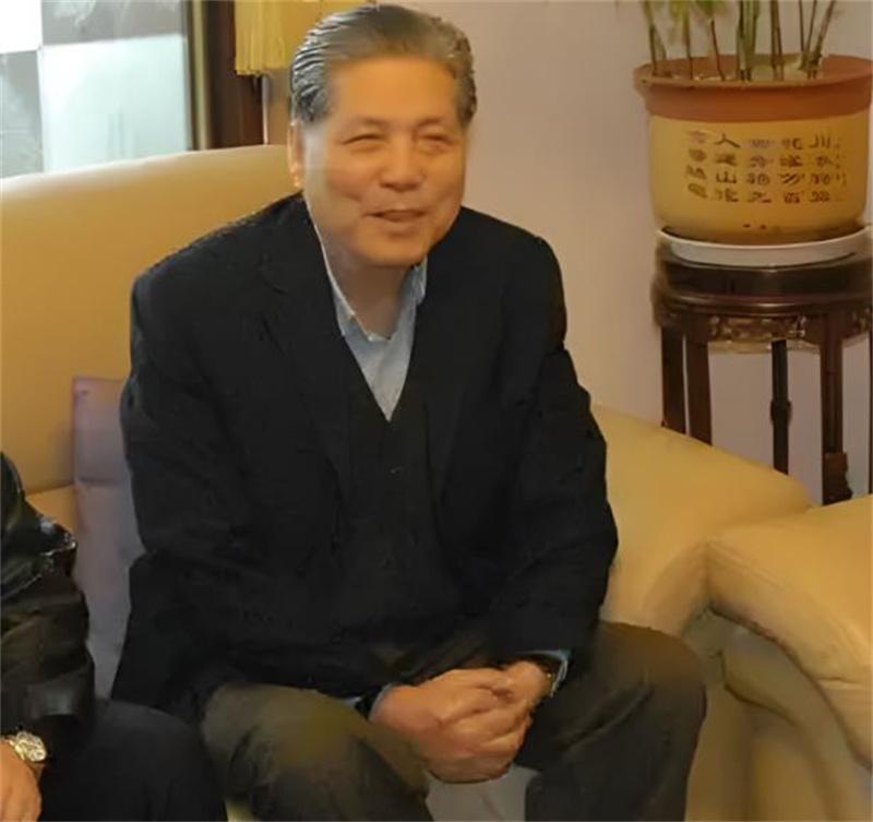 2006年重庆富豪梦中猝死法医尸检时掰开嘴一看不这是谋杀