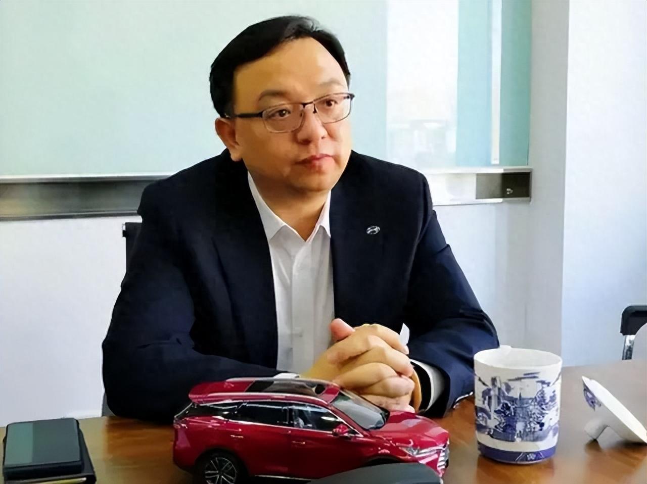 回顾王传福13岁丧父15岁丧母嫂子卖嫁妆供学身价百亿不忘兄嫂