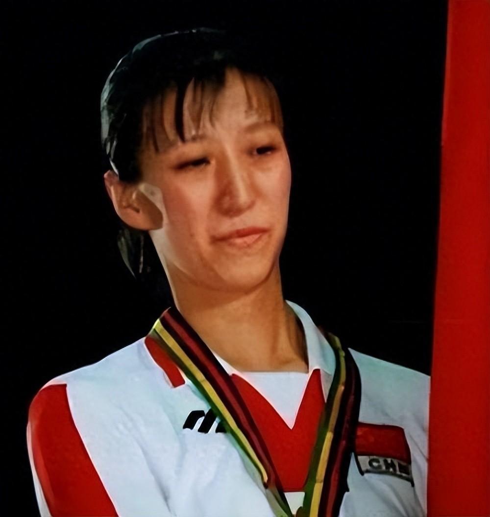 1993年,女排新星王怡为何放弃排球事业,远赴美国?