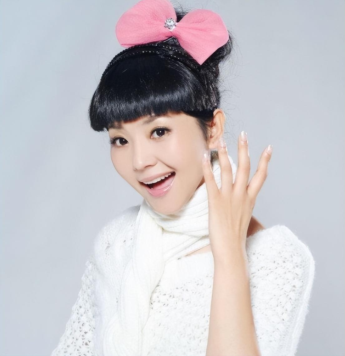 回顾主持人方琼嫁大8岁领导为闪婚大丈夫生儿子活成人生赢家