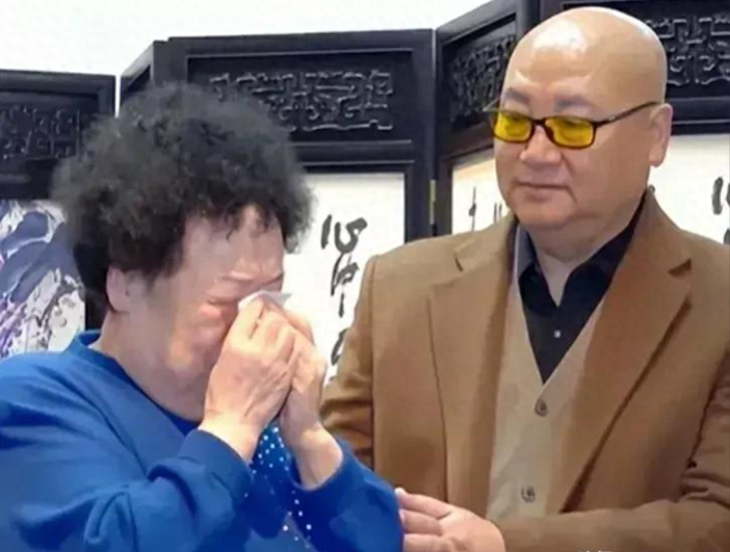 回顾陈丽华白手起家娶迟重瑞33年未生育如今仍相敬如宾