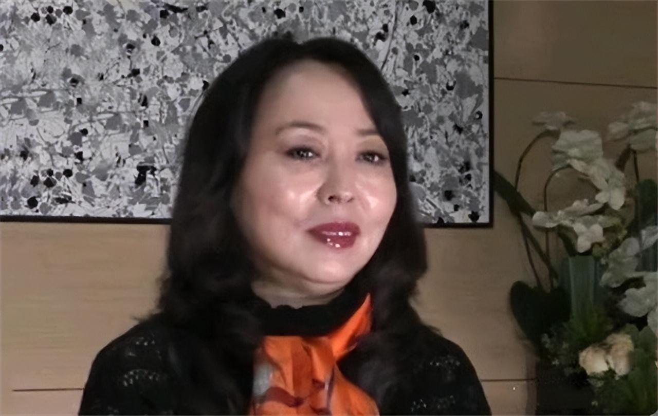 2004年女老板改嫁小19岁员工50岁生下3胞胎3年后当前夫证婚人