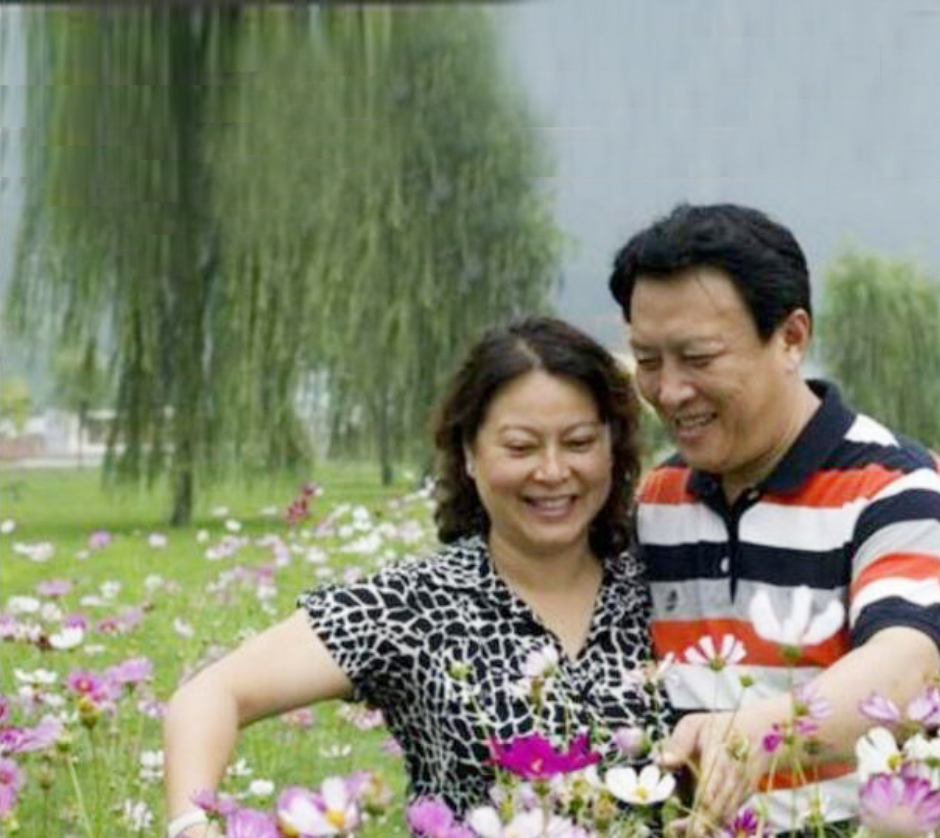 回顾唐国强的女儿唐莉我的早逝母亲我的再婚父亲我带泪亲情