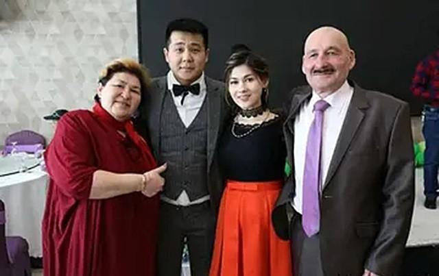 回顾俄罗斯美女倒追中国穷小伙不要彩礼也要嫁结果如何