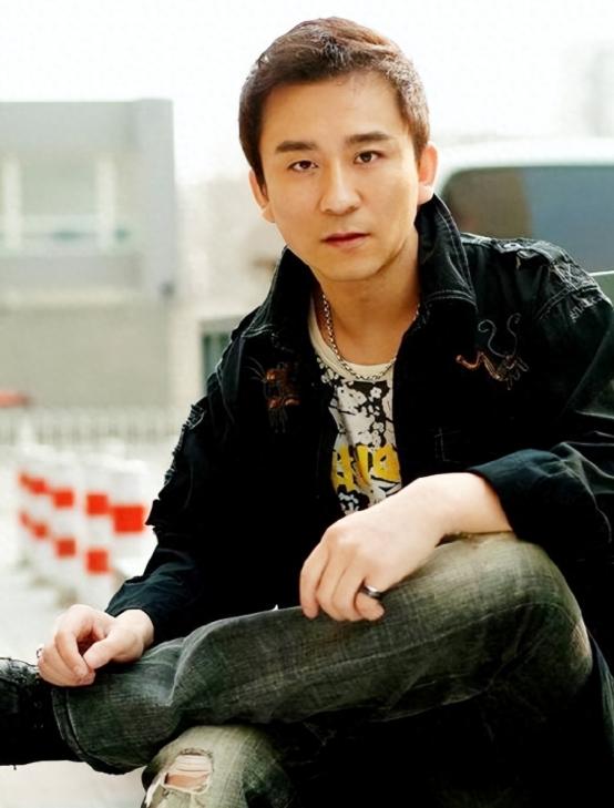 回顾演员赵毅:对婚姻不愿将就,48岁仍未婚,父母为了他失眠流泪