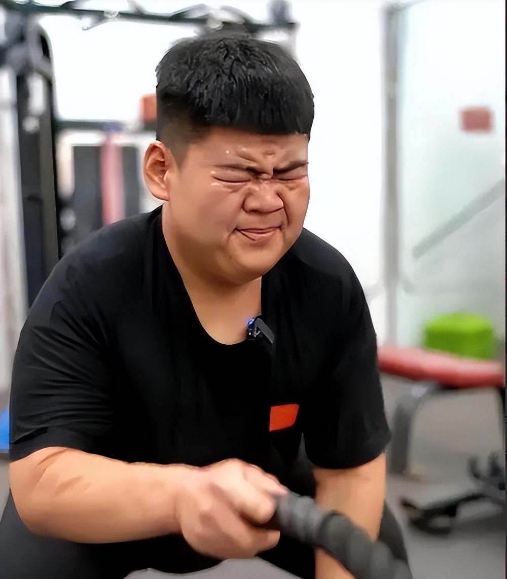 回顾中国首胖王浩楠为爱瘦480斤成名后与娇妻离婚网友飘了