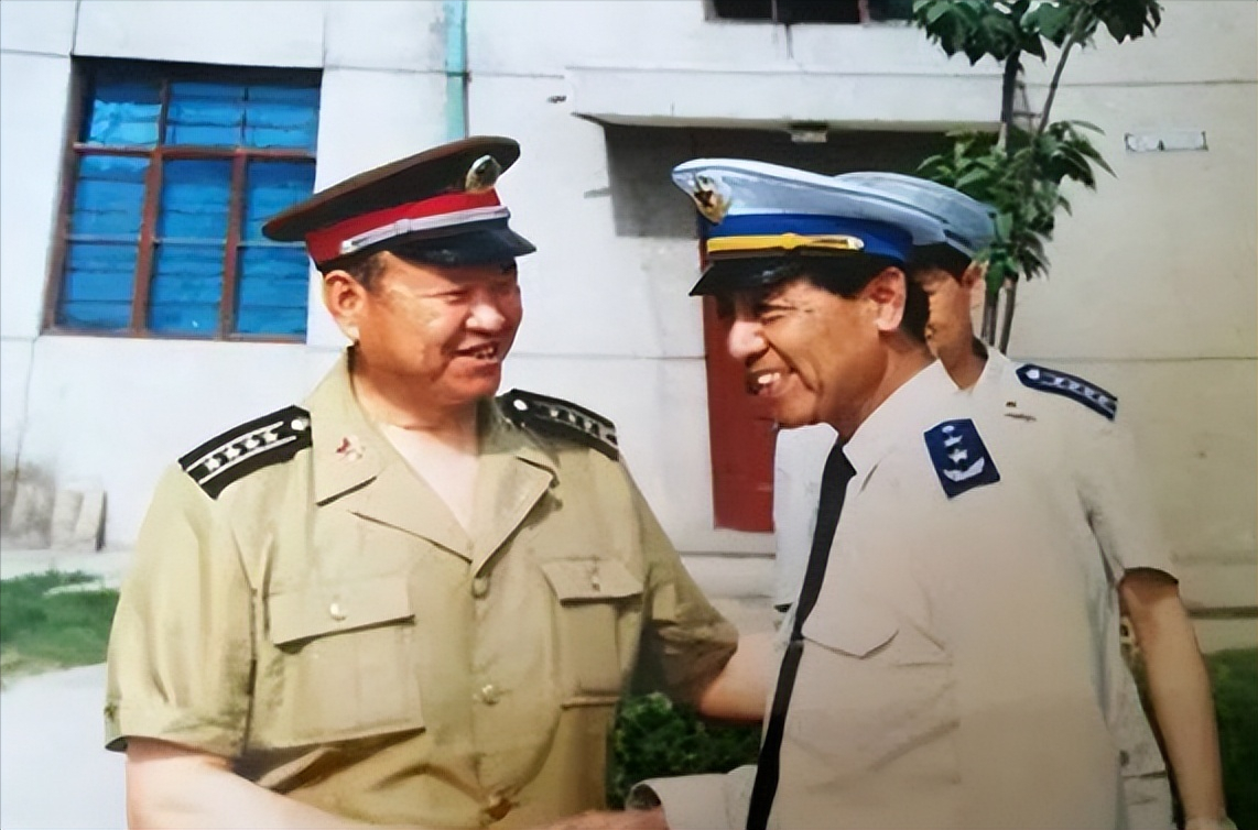 所以自此二人的联系便少了很多,在徐慧滋学成归来之后,恰巧黄达宣被调