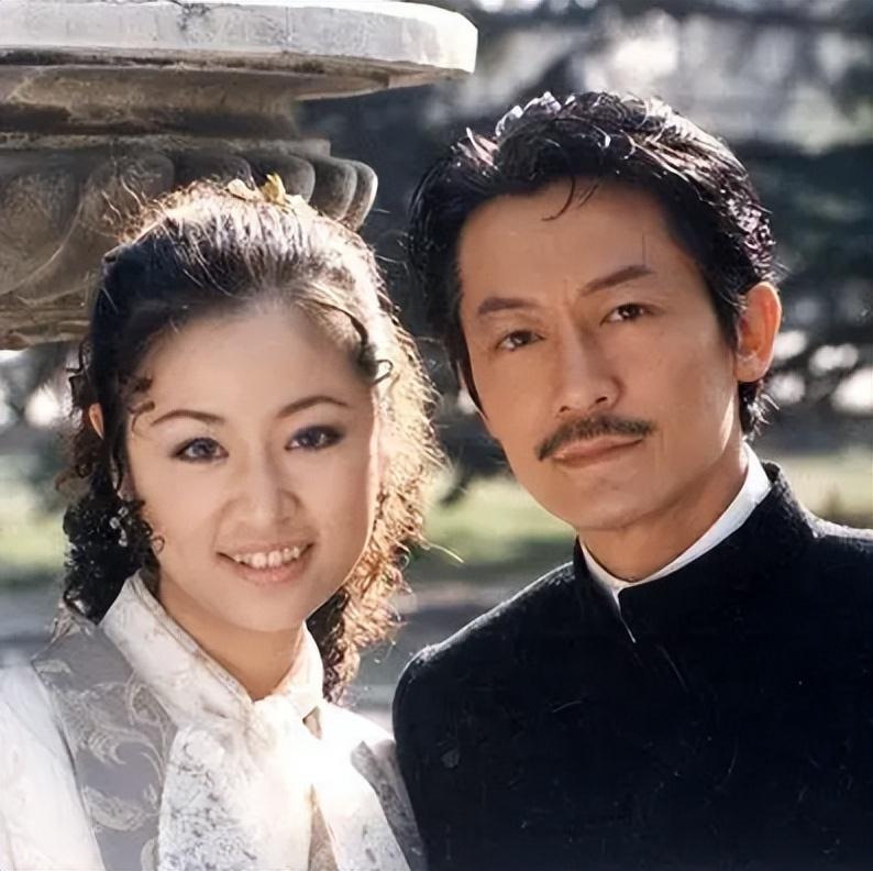 与林心如,郑佩佩合作《上海探戈》;和濮存昕,袁立出演《英雄无悔》.