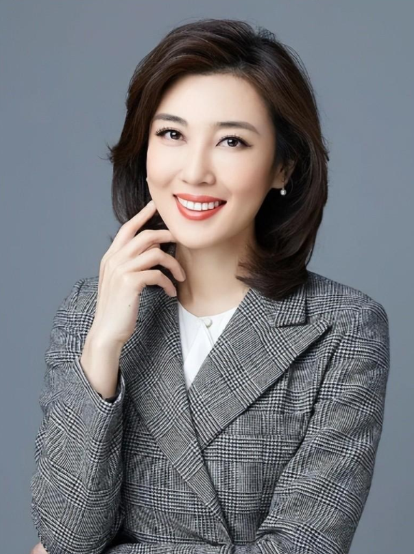 回顾李红从农村小妹到央视名嘴她成名路比你想得更艰辛