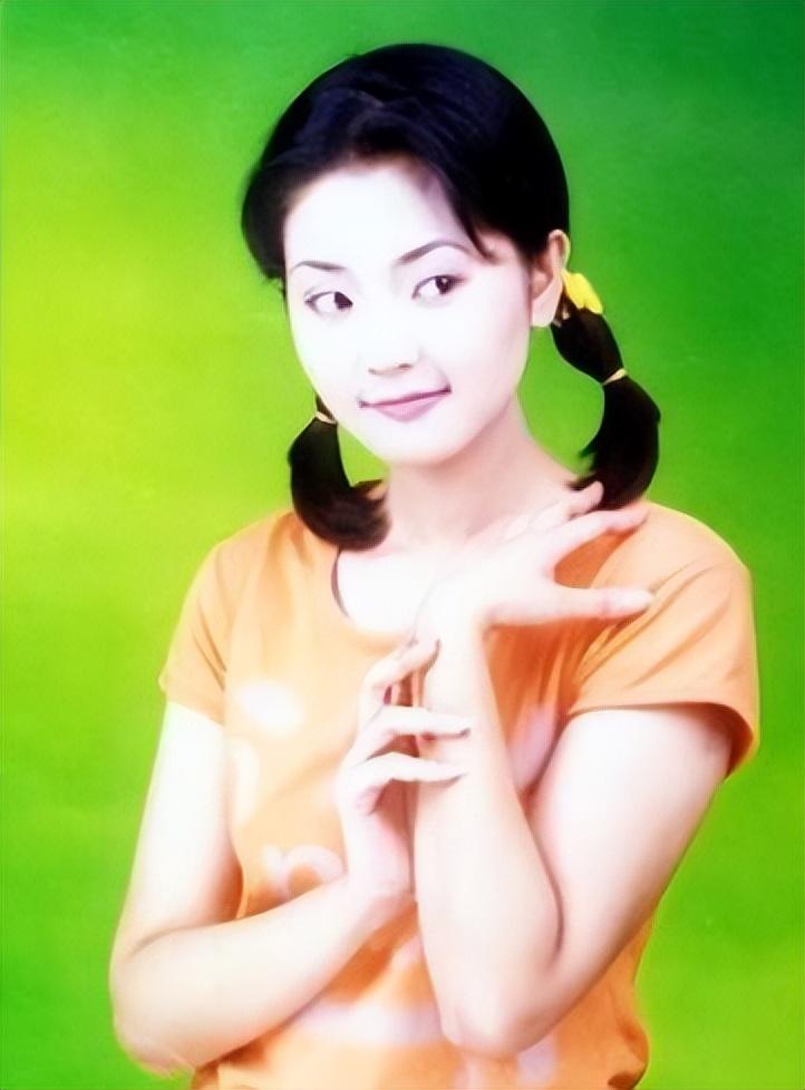 回顾主持人方琼嫁大8岁领导为闪婚大丈夫生儿子活成人生赢家