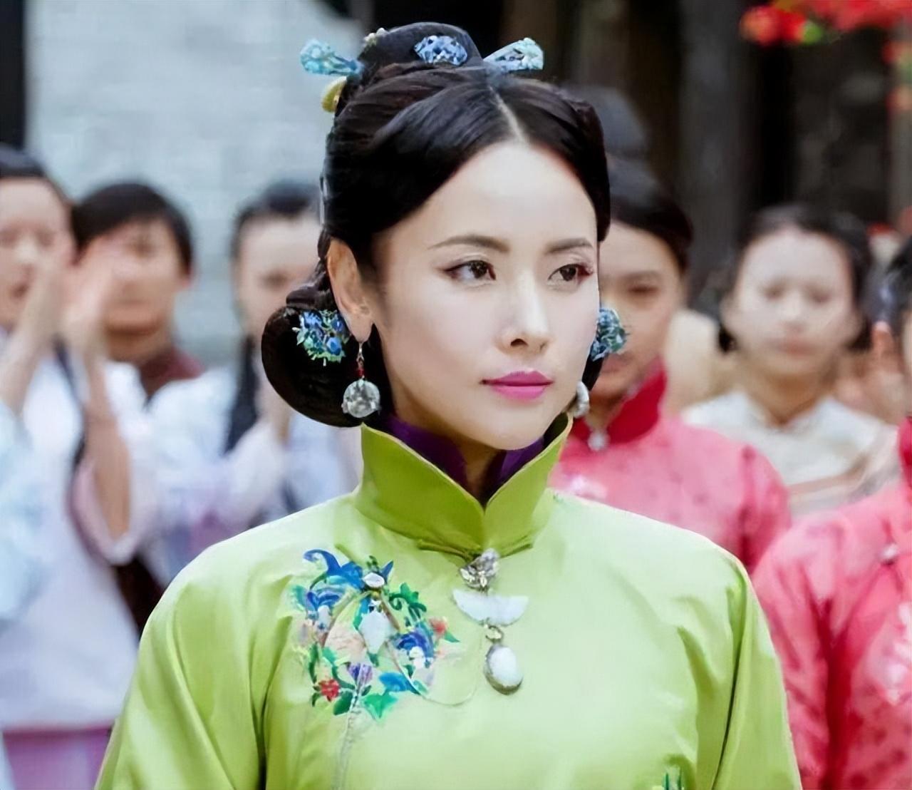 回顾杨明娜22岁走红41岁结婚生子44岁和前夫田亮对簿公堂