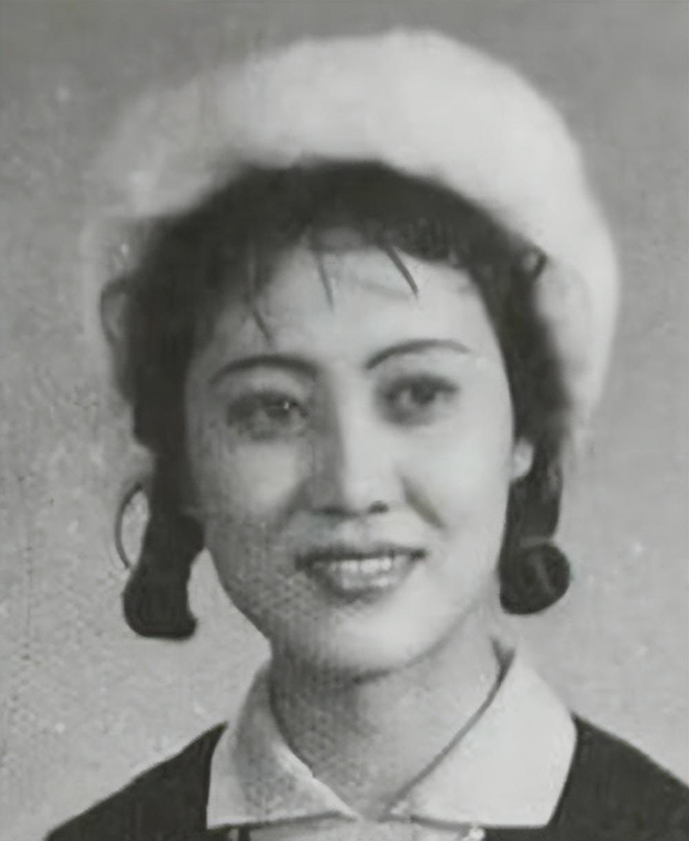 回顾一级演员王丽云与初恋丈夫分居10年明星女儿让她骄傲让她忧