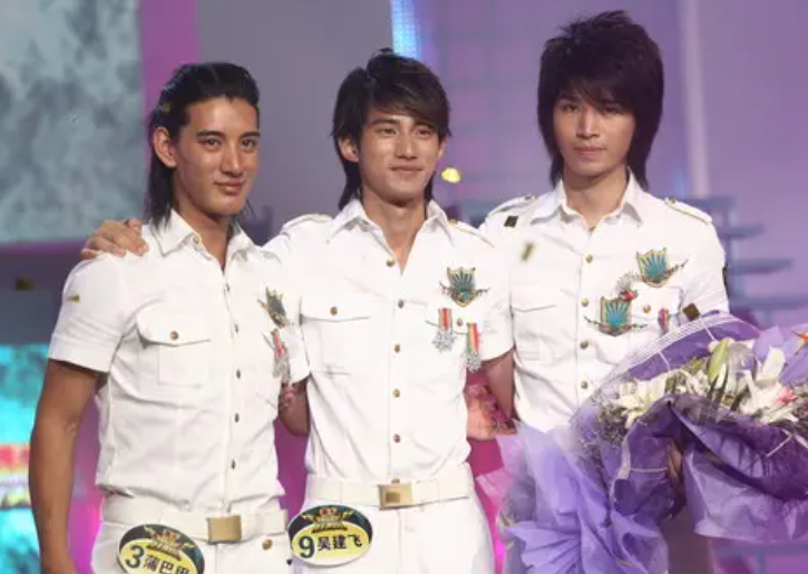 回顾李宇春以中性造型出名后男婚女嫁成了父母的心病