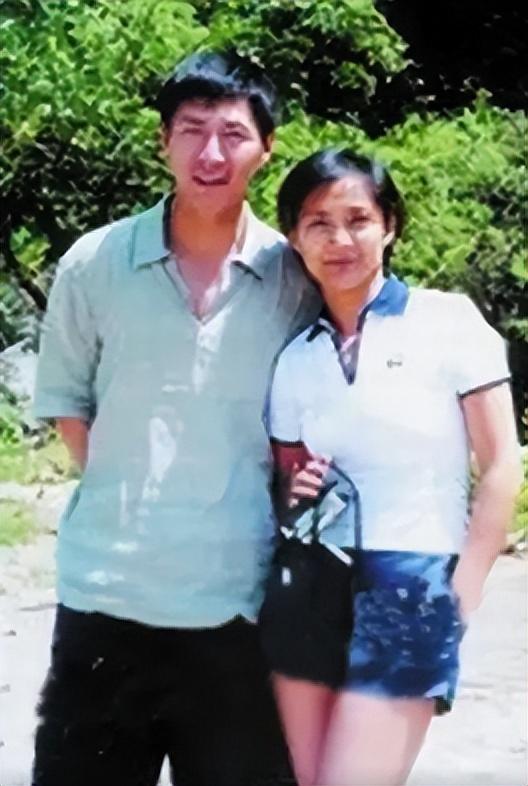 回顾演员李婷去世10年后前夫带女儿再婚弟弟的做法让人心寒