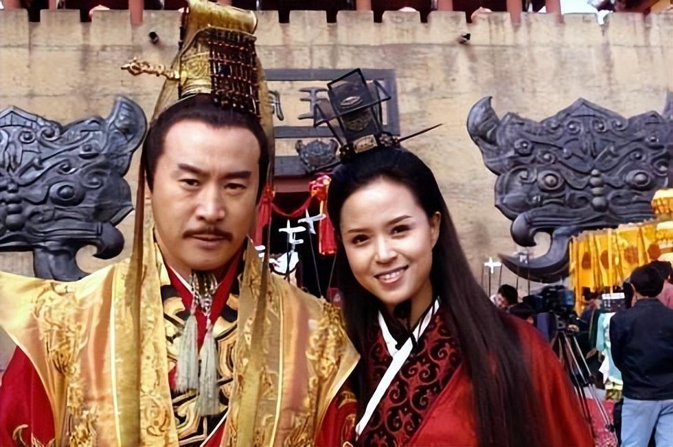 为了改变现状,于莉红与丈夫拼命的工作,好在之后的两人,都接拍了不少