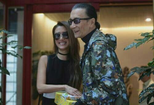 回顾谢贤近70岁时与20岁少女相恋两千万分手费是否符合市场规律