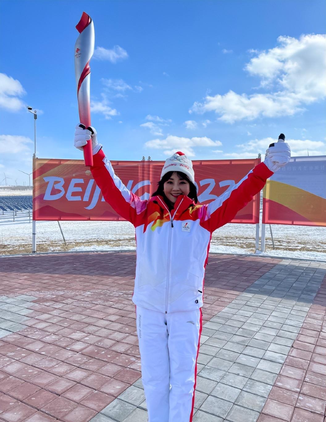 回顾主持人方琼嫁大8岁领导为闪婚大丈夫生儿子活成人生赢家