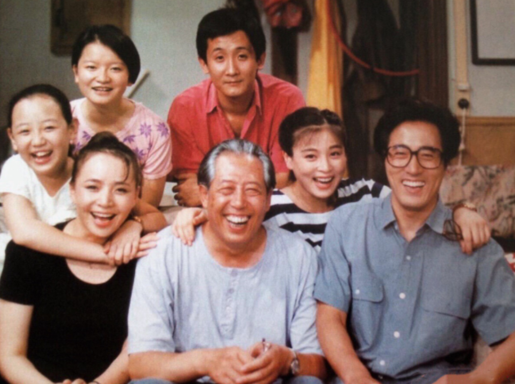 《我爱我家》剧照爱情如烟,不经意间消亡1997年,导演陈家林定下由
