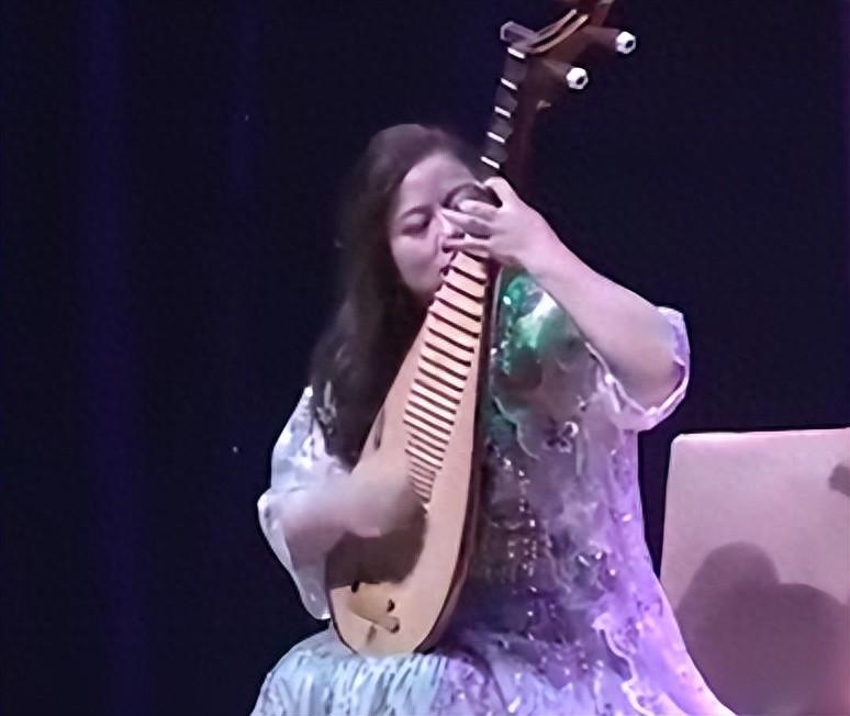 在网友的眼中,哪怕"琵琶公主"孙颖是在恩师离婚后成功上位,都觉得她的