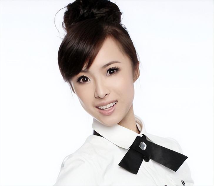 王萌萌的发展一直都有明确的规划,从小就是父母的掌上明珠.