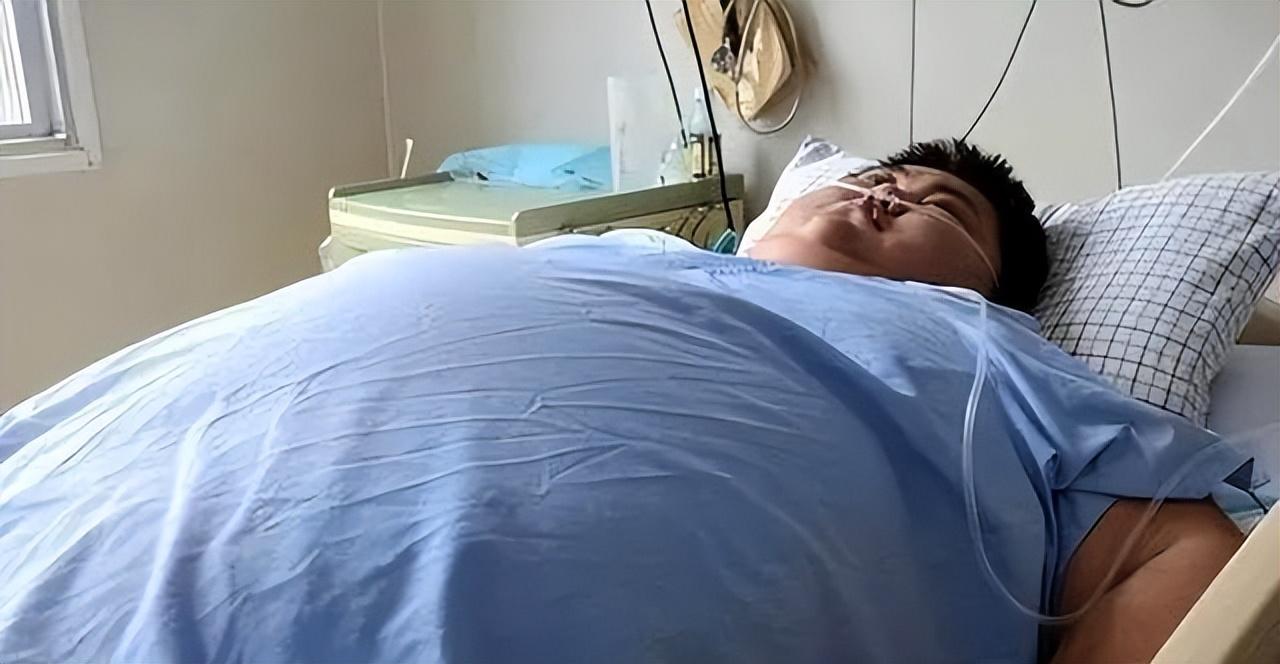 回顾14岁男孩体重300斤一顿能吃18包泡面临死之前我要减肥