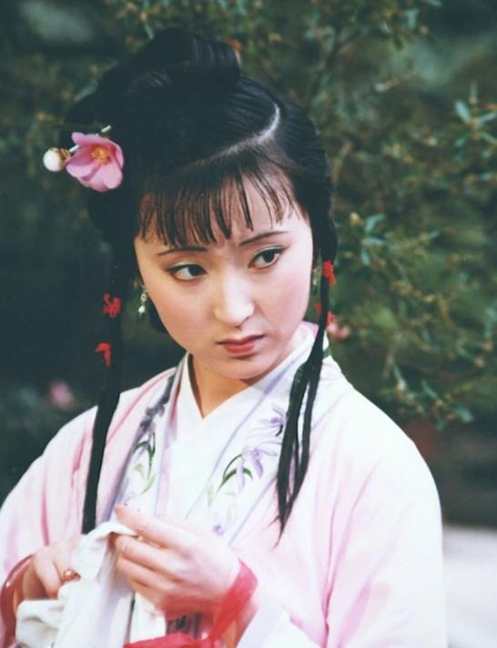 回顾演员陈晓旭去世15年后丈夫还俗再婚父母的坚持让人泪目
