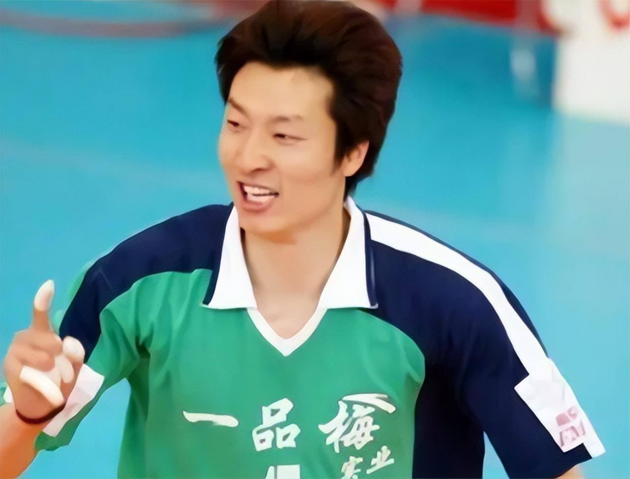 2017年中国男排名将早逝留下娇妻和两幼女惠若琪送去15万捐款