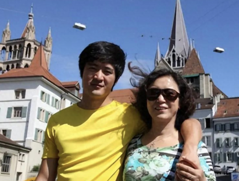 回顾尚于博28岁跳楼自杀留17字感人遗言母亲做的事功德无量