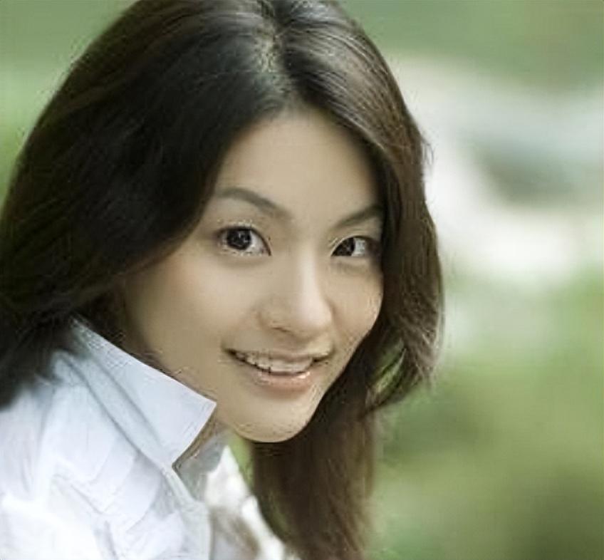 回顾央视主持孟盛楠:一路奋斗到央视,41岁仍未婚,风光背后有眼泪