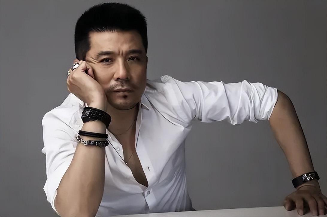 回顾山东好男人孙淳宠患病妻子36年一生丁克无子晚年和狗相伴