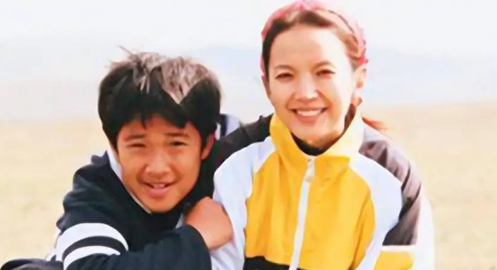 回顾吕丽萍不后悔和张丰毅组建家庭余生只想做儿子的好妈妈