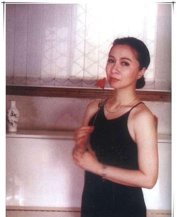 回顾蔡明儿子丁丁36岁仍未婚无子女是蔡明的骄傲也是她的心病