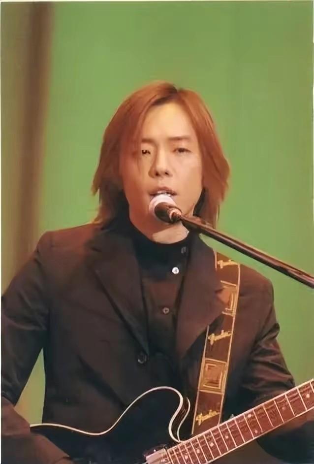 回顾52岁朱茵现状:住深山残屋,开97年破车,活成娱乐圈李子柒