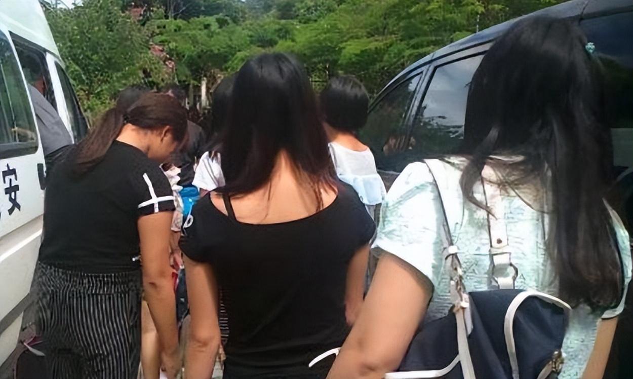 2011年农村光棍捡到流浪女结婚5年生俩娃才发现她竟是外国人