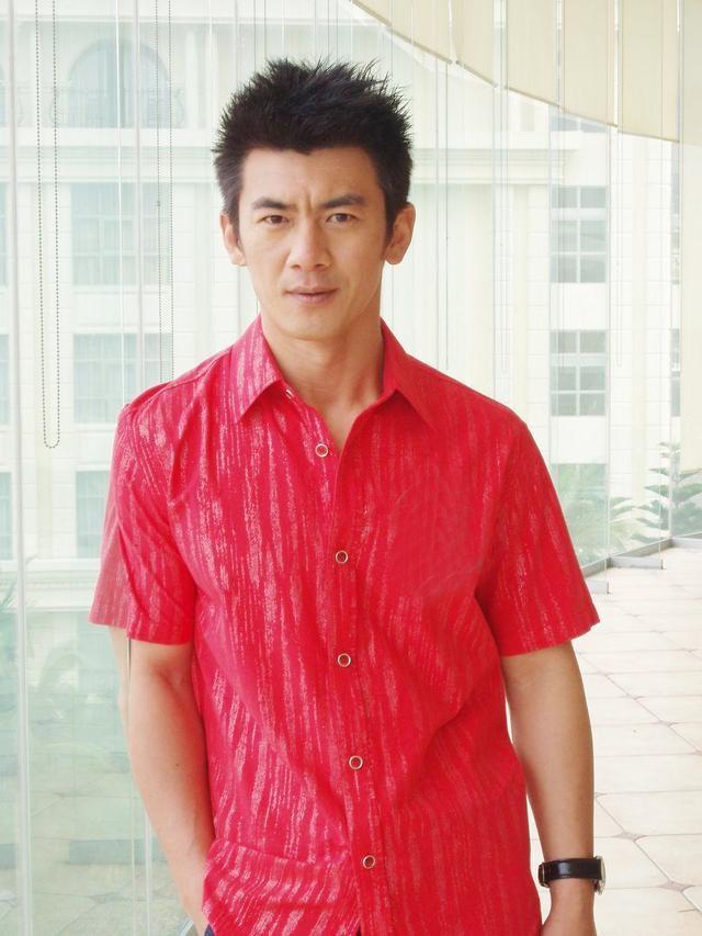 回顾任天野8岁被母亲抛弃父亲再婚娶小15岁娇妻后继母是我亲妈