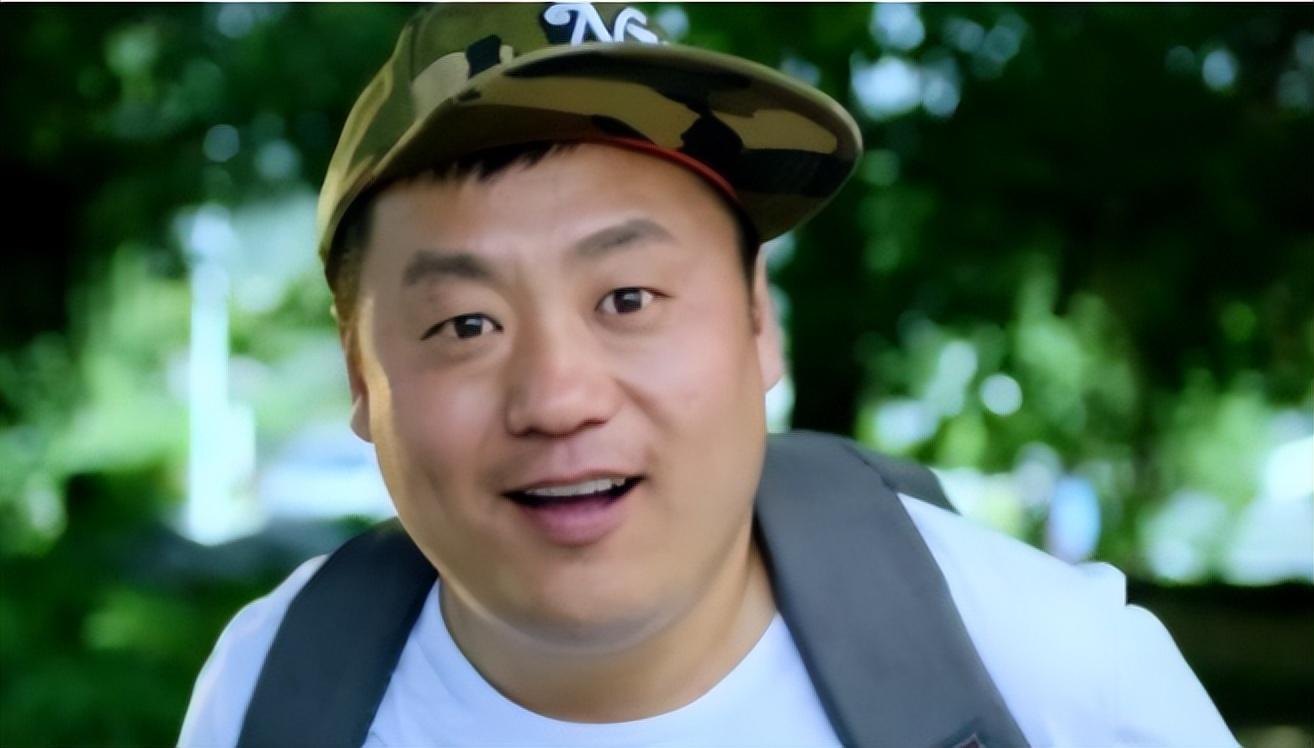 回顾宋晓峰30岁娶初恋结婚15年生一女赵家班中清醒的一个