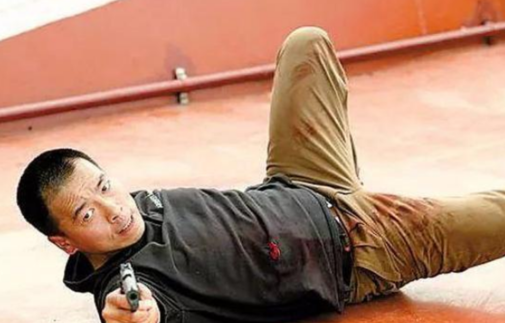 回顾王挺为父母离异落泪38岁替父还清千万债务后父子抱头痛哭