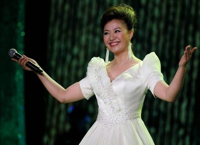 回顾王丽达32岁嫁给妈妈看准的女婿婚后生一子我现在很幸福